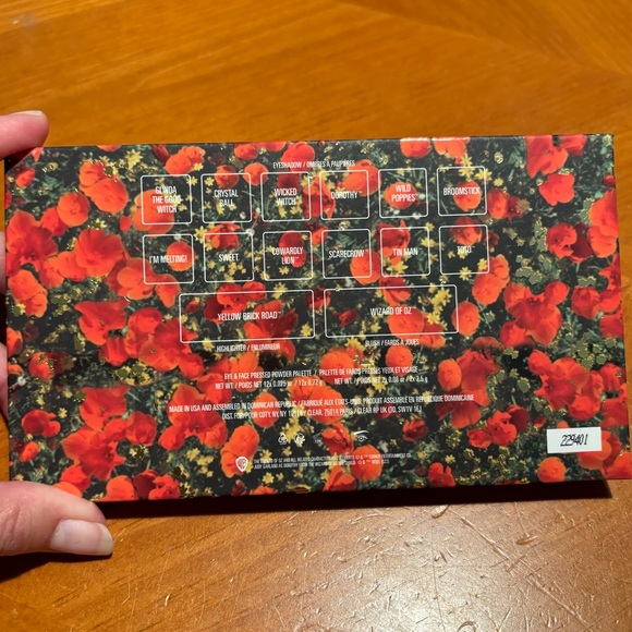 Kylie Cosmetics Wizard Of Oz Eye and Face Pressed Powder Palette - Picture 5 of 16